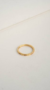 Altın Aksanlı Zarif Elmas Mücevherler