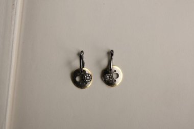 Altın Aksanlı Zarif Elmas Mücevherler