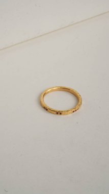 Altın Aksanlı Zarif Elmas Mücevherler