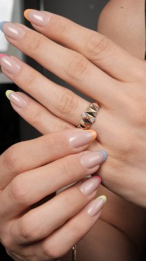 Parlak Elmas Kolyeler ve Altın Kolyeler