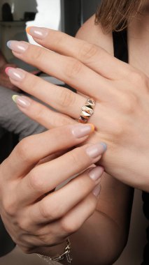 Parlak Elmas Kolyeler ve Altın Kolyeler