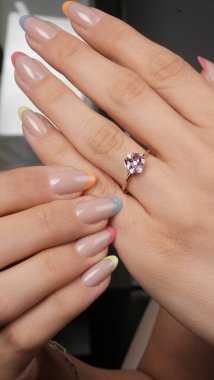 Parlak Elmas Kolyeler ve Altın Kolyeler