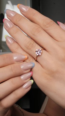 Parlak Elmas Kolyeler ve Altın Kolyeler