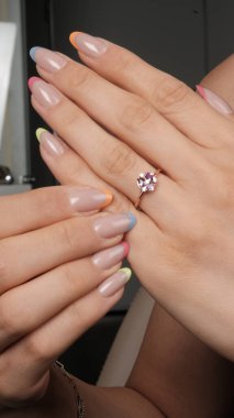 Parlak Elmas Kolyeler ve Altın Kolyeler