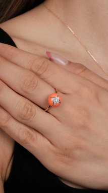 Lüks Mücevher Parçaları: Altın ve Elmaslar Bir arada