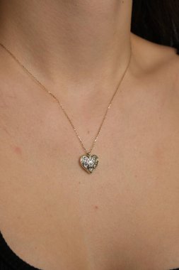 Parlak Elmaslı Klasik Altın Mücevherler