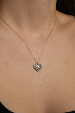 Parlak Elmaslı Klasik Altın Mücevherler