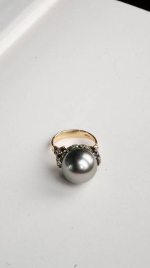 Parlak Elmaslı Klasik Altın Mücevherler