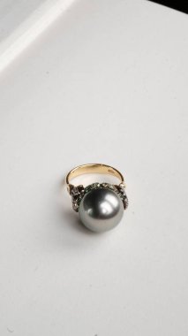 Parlak Elmaslı Klasik Altın Mücevherler