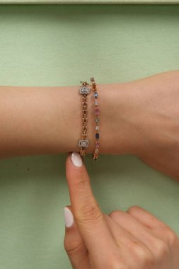 Parlak Elmaslı Klasik Altın Mücevherler