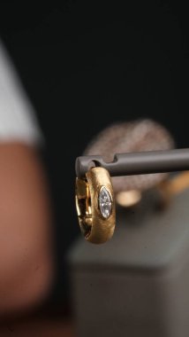 Kadınlar İçin En İyi Elmas ve Altın Mücevherler