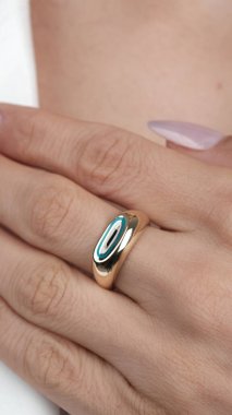 Parlak Altın Mücevherler Göz kamaştırıcı elmaslarla