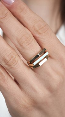 Parlak Altın Mücevherler Göz kamaştırıcı elmaslarla