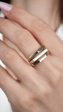 Parlak Altın Mücevherler Göz kamaştırıcı elmaslarla