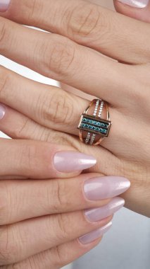 Parlak Altın Mücevherler Göz kamaştırıcı elmaslarla