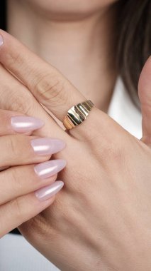 Parlak Altın Mücevherler Göz kamaştırıcı elmaslarla