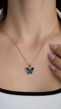 Parlak Altın Mücevherler Göz kamaştırıcı elmaslarla