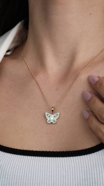 Parlak Altın Mücevherler Göz kamaştırıcı elmaslarla