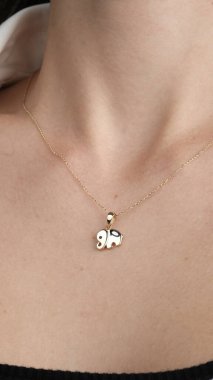 Parlak Altın Mücevherler Göz kamaştırıcı elmaslarla