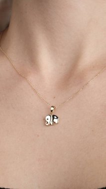 Parlak Altın Mücevherler Göz kamaştırıcı elmaslarla