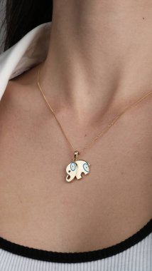 Parlak Altın Mücevherler Göz kamaştırıcı elmaslarla