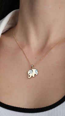 Parlak Altın Mücevherler Göz kamaştırıcı elmaslarla