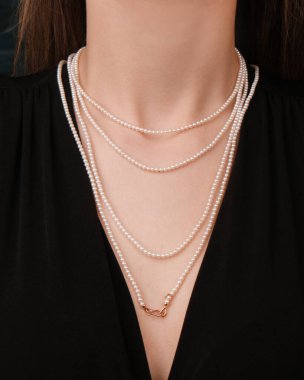 Altın Küpeli Güzel Elmas Küpe