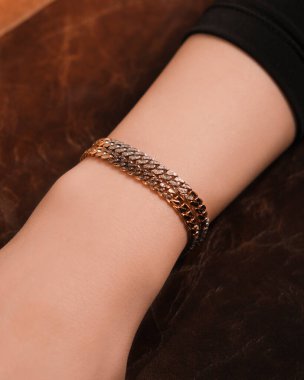 Altın Küpeli Güzel Elmas Küpe