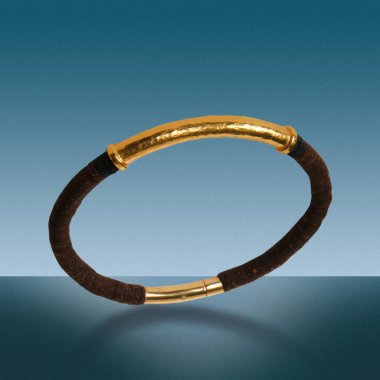 Altın Küpeli Güzel Elmas Küpe