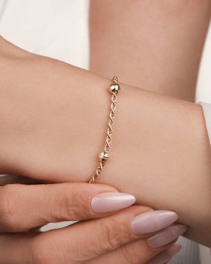 Zarif Altın ve Elmas Kolyeler