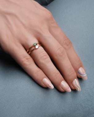 Modern Kadınlar İçin Şık Altın ve Elmas Mücevherler