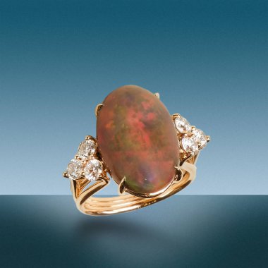 Modern Kadınlar İçin Şık Altın ve Elmas Mücevherler