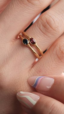 Modern Kadınlar İçin Şık Altın ve Elmas Mücevherler