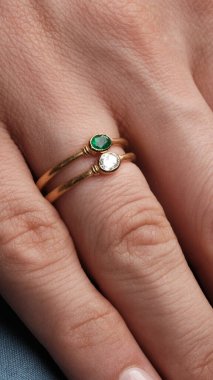 Modern Kadınlar İçin Şık Altın ve Elmas Mücevherler