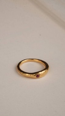 Gemstone 'lu zarif Altın ve Elmas Yüzükler