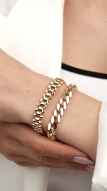 Gemstone 'lu zarif Altın ve Elmas Yüzükler