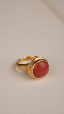 Gemstone 'lu zarif Altın ve Elmas Yüzükler