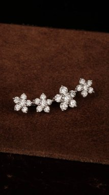 Gemstone 'lu zarif Altın ve Elmas Yüzükler