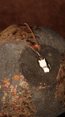 Gemstone 'lu zarif Altın ve Elmas Yüzükler