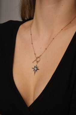 Gemstone 'lu zarif Altın ve Elmas Yüzükler