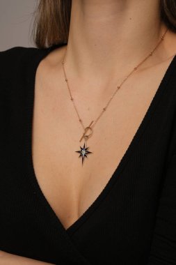 Gemstone 'lu zarif Altın ve Elmas Yüzükler