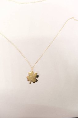 Gemstone 'lu zarif Altın ve Elmas Yüzükler