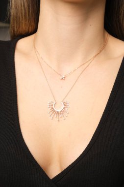 Gemstone 'lu zarif Altın ve Elmas Yüzükler