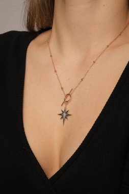 Gemstone 'lu zarif Altın ve Elmas Yüzükler