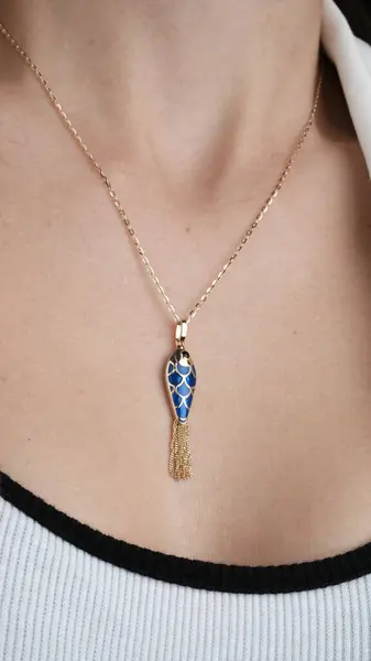 Parlak Altın Mücevherler Göz kamaştırıcı elmaslarla