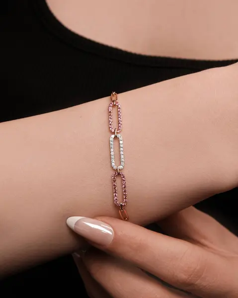 Altın Küpeli Güzel Elmas Küpe