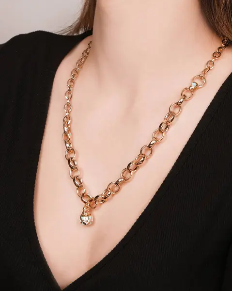 Zarif Altın ve Elmas Kolyeler