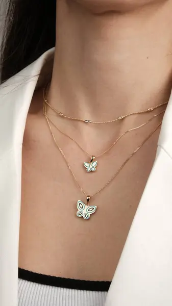 Gemstone 'lu zarif Altın ve Elmas Yüzükler