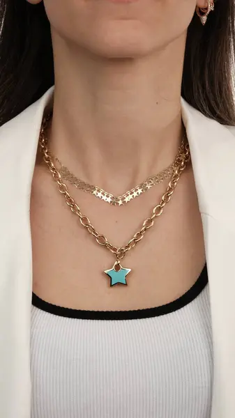 Gemstone 'lu zarif Altın ve Elmas Yüzükler