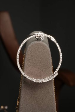 Özel Anlar İçin Özel Yapım Altın ve Elmas Mücevherler